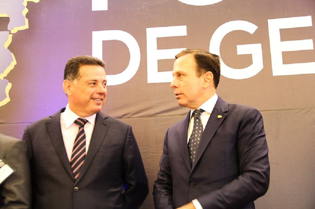 O prefeito de São Paulo, João Doria, afirmou que o governador Marconi Perillo "mostrou grandeza" e fez um gesto em prol da unidade do PSDB ao abrir mão da candidatura a presidente nacional do partido em prol do governador Geraldo Alckmin; Doria havia declarado apoio a Marconi na disputa pelo comando da legenda, formada ainda pelo senador Tasso Jereissati (CE)
