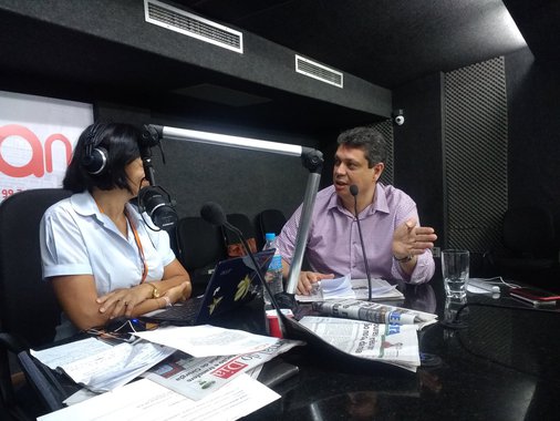 O vice-presidente nacional do PT e ex-deputado federal Márcio Macedo reiterou na manhã desta terça-feira, 12, seu posicionamento contra a reforma da Previdência Social, em entrevista concedida à rádio Fan FM, de Aracaju; Macedo destacou que o déficit se dá por conta da economia fraca; “A reforma da previdência é presente de grego de Temer para os brasileiros neste Natal", disse Macedo