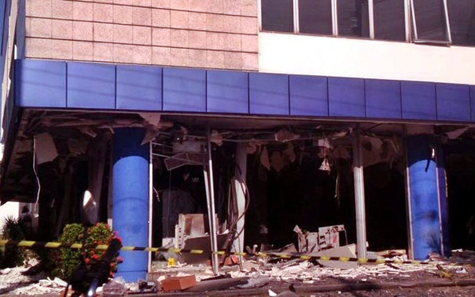 Uma operação do Grupo de Repressão ao Crime Organizado (Greco) prendeu uma quadrilha envolvida em vários assaltos a bancos no Piauí e Maranhão; o grupo explodiu as agências da Caixa Econômica Federal na Avenida Barão de Gurgueia, na zona Sul de Teresina, e na Avenida Presidente Medici, no Centro de Timon (MA), que resultou na morte de um morador de rua; alguns foram presos em uma casa no bairro Torquato Neto, zona Sul, onde também foram apreendidos vários explosivos, dinheiro, armas, munições e veículos