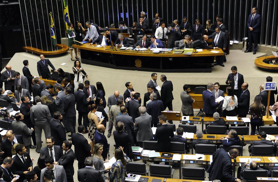 Também será objeto de investigação da comissão a delação premiada assinada entre os executivos da empresa, com destaque para Joesley Batista, e o Ministério Público Federal; a CPMI terá 16 senadores e 16 deputados, com igual número de suplentes, e prazo de 120 dias para a investigação; autor do requerimento para criar o colegiado foi o senador Ataídes Oliveira (PSDB-TO)