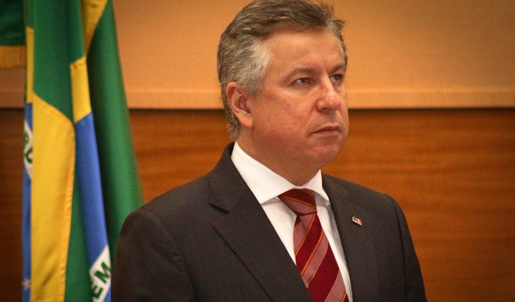 Diante de mais uma operação da PF em universidade pública, realizada na UFMG, o presidente da OAB de Sergipe, Henri Clay Andrade, afirma que “as pessoas estão sendo execradas antes mesmo de serem ouvidas. Isso é aterrador e precisa ser combatido com firmeza!”; segundo Andrade, a falta de cuidado com a honra das pessoas e a imagem das instituições revela afronta à Constituição Federal e absoluto desrespeito à dignidade da pessoa humana e ao princípio da presunção de inocência, valores fundamentais da ordem jurídica do Estado Democrático