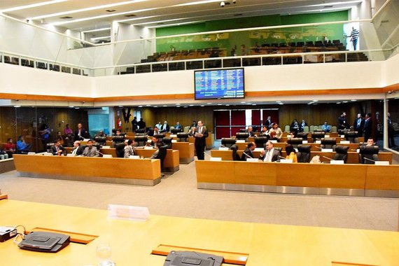 O Plenário da Assembleia Legislativa do Maranhão aprovou o projeto que dispõe sobre a composição da guarda prisional e a concessão de indenização para aquisição de fardamento e dá outras providências; de acordo com o governador, a proposta também tem como objetivo instituir a indenização voltada à aquisição de fardamento necessário aos servidores ocupantes dos referidos cargos, como medidas de valorização destes