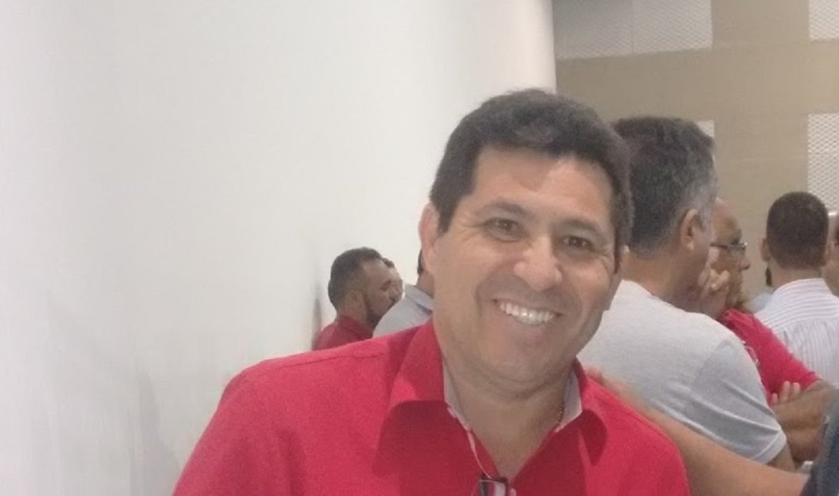 O diretório estadual do Partido dos Trabalhadores no Ceará se reúne neste sábado (1/12), para iniciar o debate sobre as eleições de 2018. O presidente do partido Fco. de Assis Diniz, destacou que o debate do diretório vai colocar na pauta, como uma das prioridades, o estímulo a maior participação das mulheres e de jovens no processo eleitoral. Segundo ele, "como um dos elementos centrais do nosso projeto de transformação da sociedade brasileira"