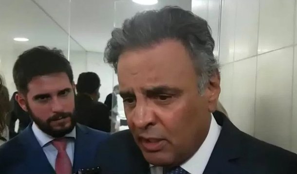 Na prática, Aécio Neves virou pó, não aspira mais nada e assiste ao fim da carreira. O mesmo parece ocorrer com o "unido" PSDB, o partido da "massa fétida" e degradada. 