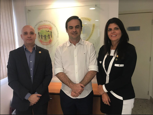 O deputado estadual Capitão Wagner (PR) reuniu-se com o Sindicato dos Servidores do Departamento da Polícia Federal no Estado do Rio de Janeiro, na capital fluminense, para discutir a criação do Comitê de Direitos Humanos para Policiais em todo o Brasil. Segundo o parlamentar, o órgão terá como pilar a salvaguarda de todo e qualquer direito cerceado do policial que seja inerente à sua função de profissional e à sua condição de pessoa humana