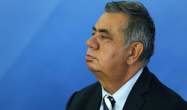 O desembargador Abel Gomes, relator da Operação Lava Jato no Tribunal Regional Federal da 2ª Região, pretende levar para a apreciação do tribunal na próxima quinta-feira (16), às 13h, os pedidos de prisão dos deputados estaduais Jorge Picciani, presidente da Alerj, Paulo Melo e Edson Albertassi; de acordo com a Procuradoria, se o colegiado do órgão acatar os pedidos de prisão, já existe jurisprudência formada pelo STF no sentido de não precisar do aval da Alerj; a Operação Cadeia Velha investiga o uso da presidência da Alerj e outros postos do Legislativo estadual para a prática de corrupção, evasão de divisas, associação criminosa e lavagem de dinheiro