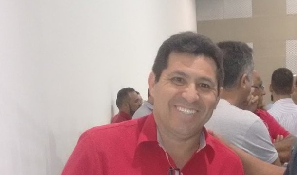 O diretório estadual do Partido dos Trabalhadores no Ceará se reúne neste sábado (1/12), para iniciar o debate sobre as eleições de 2018. O presidente do partido Fco. de Assis Diniz, destacou que o debate do diretório vai colocar na pauta, como uma das prioridades, o estímulo a maior participação das mulheres e de jovens no processo eleitoral. Segundo ele, "como um dos elementos centrais do nosso projeto de transformação da sociedade brasileira"