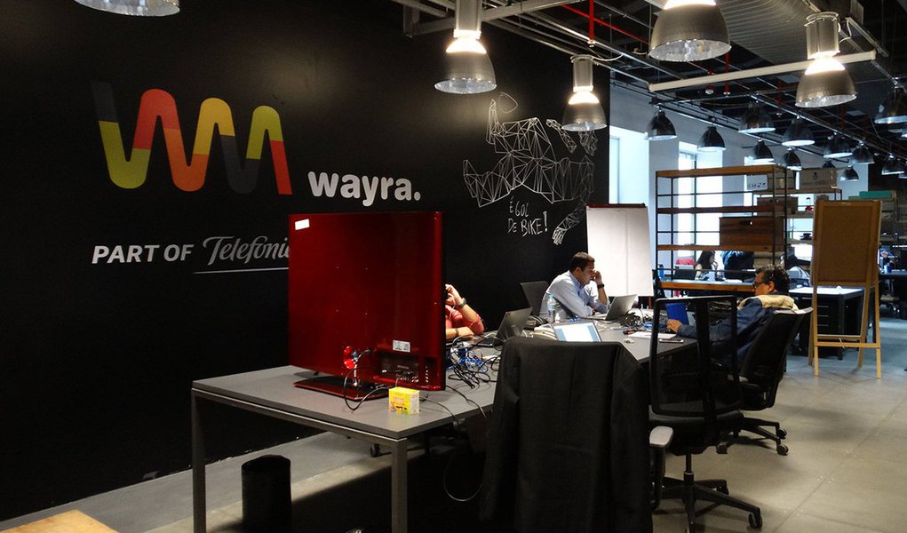 A Wayra Brasil, Iniciativa de investimento do programa de empreendedorismo e inovação aberta Telefónica Open Future, anuncia a criação de um canal para comunicação de vagas de emprego abertas pelas startups nas quais investe; "Os interessados em trabalhar em startups precisam ter uma vocação empreendedora, sobretudo, vontade de colocar a mão na massa. São empresas muito dinâmicas, com alto potencial de crescimento, mas com processos ainda em construção", conta Renato Valente, country manager do programa Telefônica Open Future e diretor da Wayra Brasil