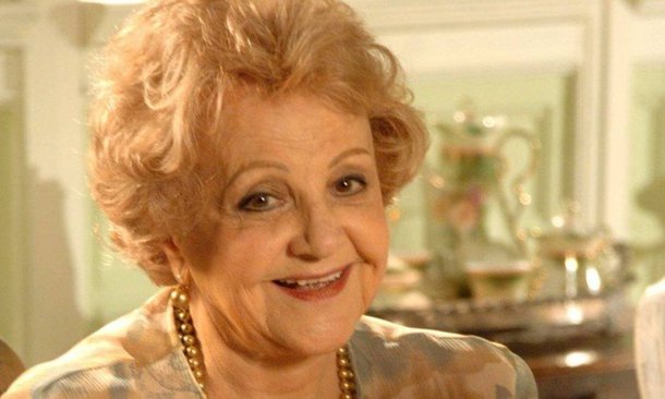 A atriz Eva Todor, que morreu aos 98 anos, neste fim de semana, deixou uma fortuna de herança para empregados, segundo o site TV em Foco; uma informação ainda não esclarecida é que um portador, a mando da própria atriz, vinha fazendo grandes saques de dinheiro nos últimos tempos da conta bancária da atriz, que não tinha filhos