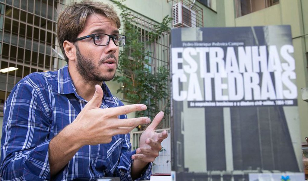 Os grupos que saem às ruas, hoje, vestidos de verde e amarelo, pedindo uma nova intervenção militar no Brasil, afirmam, entre outras coisas, que na época da ditadura não havia corrupção, desvio de recursos públicos e práticas desse tipo; essa tese é desmontada pelo historiador Pedro Henrique Campos, professor do Departamento de História e Relações Internacionais da Universidade Federal Rural do Rio de Janeiro, em seu livro “Estranhas Catedrais: As empreiteiras brasileiras e a ditadura civil-militar, 1964, 1988” (Eduff); "Na ditadura, tivemos um cenário ideal para práticas ilegais e para essas grandes empreiteiras deitarem e rolarem com recursos públicos”, diz o historiador que esteve em Porto Alegre