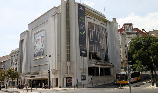 Igreja Universal do Reino de Deus virou objeto de investigação do Ministério Público de Portugal, graças a uma série de reportagens da TVI - Líder de audiência no país europeu - sobre uma suposta rede de tráfico internacional de crianças;  segundo a reportagem, a Universal, de 1994 a 2001, manteve uma casa de assistência a crianças carentes em Lisboa de maneira irregular sendo que muitas das crianças foram adotadas, inclusive por estrangeiros, sem que a Justiça acompanhasse os procedimentos