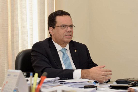 Em dois meses, o Juros Zero já beneficiou mais de 400 micro e pequenos empresários, com financiamentos que somam R$ 6,58 milhões nos dois meses iniciais de vigência do programa; o executivo informou que pagará os juros integrais no limite R$ 92 milhões financiados por microempreendedores de todo o estado; de acordo com o secretário de Governo, Antônio Nunes, “o programa tem gerado mais oferta de bens e serviços, aquecendo a demanda e resultando em novos postos de trabalhos”