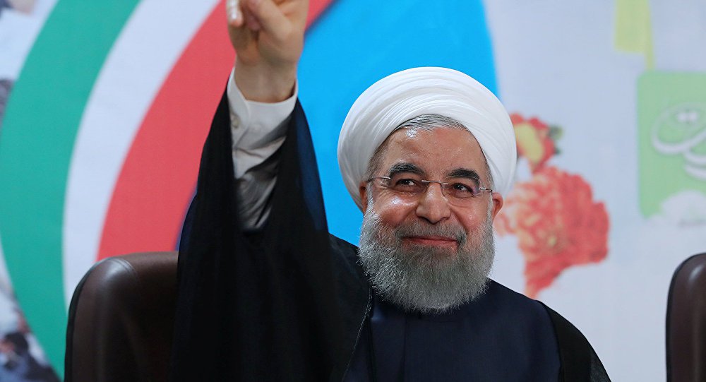 O presidente iraniano, Hassan Rouhani, assegurou ao presidente da Síria, Bashar Assad, que o Irã apoia a Síria na luta contra o terrorismo; a informação foi divulgada pelo serviço de imprensa iraniano; "A República Islâmica do Irã permanecerá com o povo da Síria e o governo sírio na luta contra o terrorismo", disse o presidente iraniano durante uma conversa telefônica com Bashar Assad; além disso, ele afirmou que "Teerã está pronto para participar ativamente da restauração da Síria"