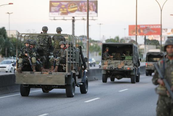 Cenário de caos não valida, contudo, que as Forças Armadas sejam chamadas a agir nas comunidades dos diversos morros do Rio de Janeiro sob argumento de uma guerra contra o tráfico, cuja tarefa ou missão de resolver tais demandas não é do Exército