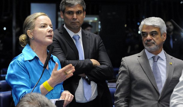 Juntamente com outros parlamentares adversários do governo, o líder da oposição no Senado, Humberto Costa (PT-PE), ingressou na PGR para derrubar a Medida Provisória (MP) encaminhada por Temer ao Congresso Nacional que prejudica a produção nacional de petróleo e gás, especialmente da Petrobras, e beneficia multinacionais do setor. Os senadores também pediram que os procuradores investiguem a atuação de ministros no caso; jornal britânico The Guardian mostrou que o ministro do Comércio do Reino Unido, Greg Hands, fez um lobby bem-sucedido com o governo brasileiro em defesa dos interesses das empresas petrolíferas BP, Shell e Premier Oil