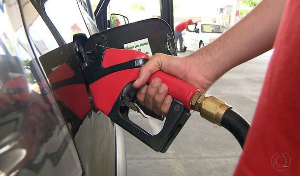 Começou a greve nacional dos transportadores de combustíveis, que teve início nesta quinta-feira (6); a adesão foi de 100% no Estado, de acordo com o Sindicato das Empresas Transportadoras de Combustíveis e Derivados de Petróleo do Estado de Minas Gerais (Sindtanque)