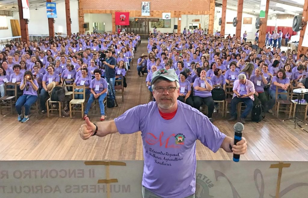 Encontro Regional de Mulheres Agricultoras Familiares, realizado em Erechim, no Rio Grande do Sul, realizou uma manifestação contra o governo, com gritos de "Fora Temer", e contra a reforma da Previdência; evento reuniu cerca de 800 mulheres; "A mulher, seja ela do campo ou da cidade, desempenha um papel importantíssimo e que merece ser valorizado cada dia mais. Uma pena ainda ter que lutar por igualdade de direitos", comentou o deputado Marco Maia (PT-RS); assista