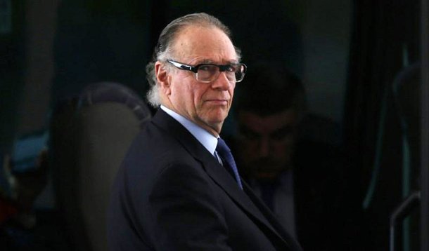 Os advogados Nélio Machado, João Francisco Neto e Guido Ferolla apontam falhas na denúncia contra o ex-presidente COB (Comitê Olímpico Nacional) Carlos Arthur Nuzman à Justiça. Entre as acusações, está a de que Nuzman concedeu desconto contratual ao hotel para beneficiar o Arthur Soares, que seria membro da pretensa organização criminosa; “Esse desconto foi conferido pelo Comitê de Dissolução do Comitê Organizador dos Jogos Olímpicos Rio 2016 que Nuzman sequer integrava”, afirma o advogado João Francisco Neto, do escritório Nélio Machado Advogados