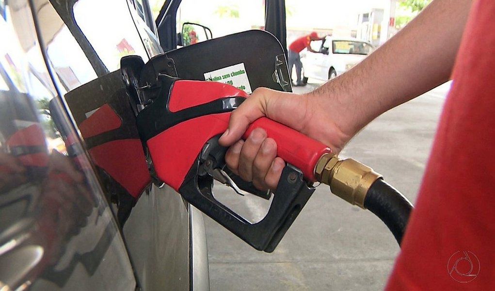 Começou a greve nacional dos transportadores de combustíveis, que teve início nesta quinta-feira (6); a adesão foi de 100% no Estado, de acordo com o Sindicato das Empresas Transportadoras de Combustíveis e Derivados de Petróleo do Estado de Minas Gerais (Sindtanque)