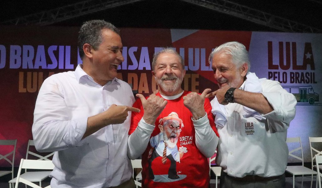 O diretório estadual do PT na Bahia conquistou aproximadamente quatro mil novas filiações neste mês, sobretudo após agenda de quatro dias do ex-presidente Lula, no final de semana passado; além disso, mais de 1600 pessoas entraram com pedido de filiação ao partido, totalizando mais de cinco mil pessoas; "A população baiana sempre teve uma relação muito forte com o PT, mas a gente acredita que este grande número num curto período é fruto do anúncio da vinda à Bahia da nossa maior liderança, o ex-presidente Lula", avalia o secretário de organização do PT", Élio Santana