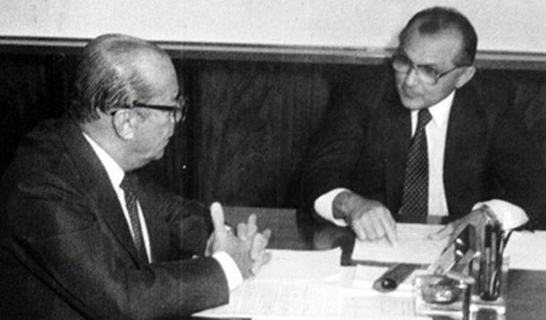 Morreu na noite desta quinta-feira, em Brasília, o piauiense Valdir Arcoverde Ferraz, ex-presidente do INSS e ex-ministro da Saúde. Velório será em Brasília; Arcoverde, irmão do saudoso governador e senador Dirceu Arcoverde, fez a inovação em distribuição de preservativos, campanha de vacinação da poliomielite, dentre outros importantes implementações no Brasil