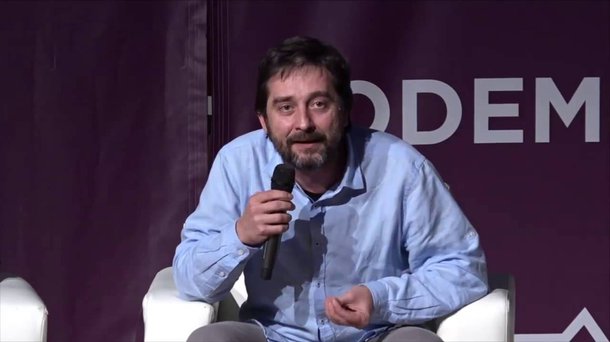 De acordo com o deputado Rafael Mayoral, do Podemos espanhol, a reforma trabalhista espanhola contém as mesmas mazelas da brasileira: destruiu a negociação coletiva e a capacidade dos trabalhadores de negociar sua própria condição do trabalho, desvalorizou salários e impôs a precarização das condições de trabalho; confira também sua entrevista à TV 247