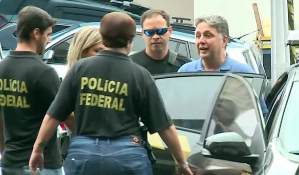 Após a ida do ex-governador do Rio de Janeiro Anthony Garotinho (PR) para o quartel do Corpo de Bombeiros do Humaitá, na Zona Sul do Rio, o advogado dele, Carlos Azeredo, disse que "Quem determinou que ele ficasse aqui no quartel foi o delegado. Foi uma medida que ele verificou do risco que Garotinho poderia correr indo para o presídio onde Sérgio Cabral está e a quadrilha do PMDB. Uma questão de respeitar a integridade física dele"