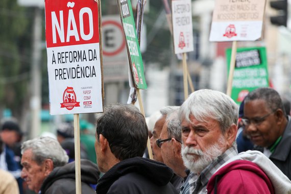 Se você trabalhador, do campo ou da cidade, aposentado ou desempregado está insatisfeito com os desmandos de Temer dê um passo para a mudança. Saia de casa e discuta com sua categoria a melhor forma de participar da greve geral convocada por todas as centrais sindicais, e organizações sociais deste país, dia 5 de dezembro próximo