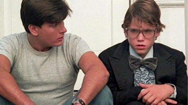 O ator Corey Feldman, estrela de Hollywood nos anos 1980 e 1990, faz uma grave denúncia sobre o ator Charlie Sheen; em entrevista ao site Hollywood Reporter, ele acusa Sheen de ter estuprado o ator Corey Haim, então com 14 anos, durante as filmagens do filme Lucas, em 1986