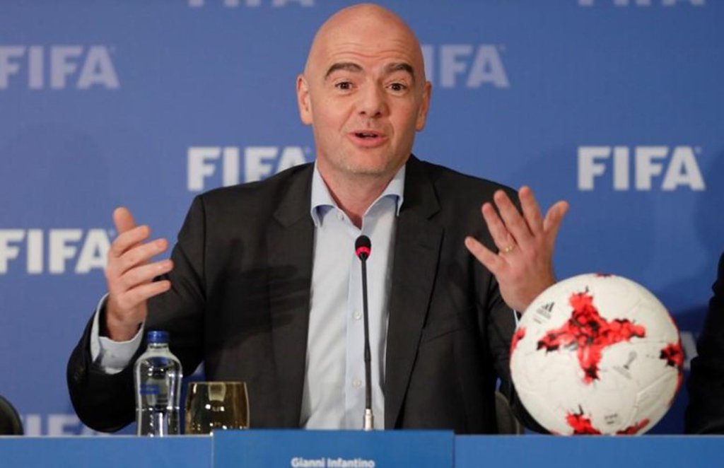 O presidente da Fifa, Gianni Infantino, acrescentou que árbitros terão o poder de parar ou até mesmo abandonar partidas caso aconteçam incidentes discriminatórios; “Nós iremos garantir que nenhum incidente aconteça e... nós temos pela primeira vez em uma Copa do Mundo o chamado procedimento de três passos, no qual um árbitro pode parar um jogo, ou até mesmo abandonar um jogo, caso haja incidências discriminatórias ou racistas”