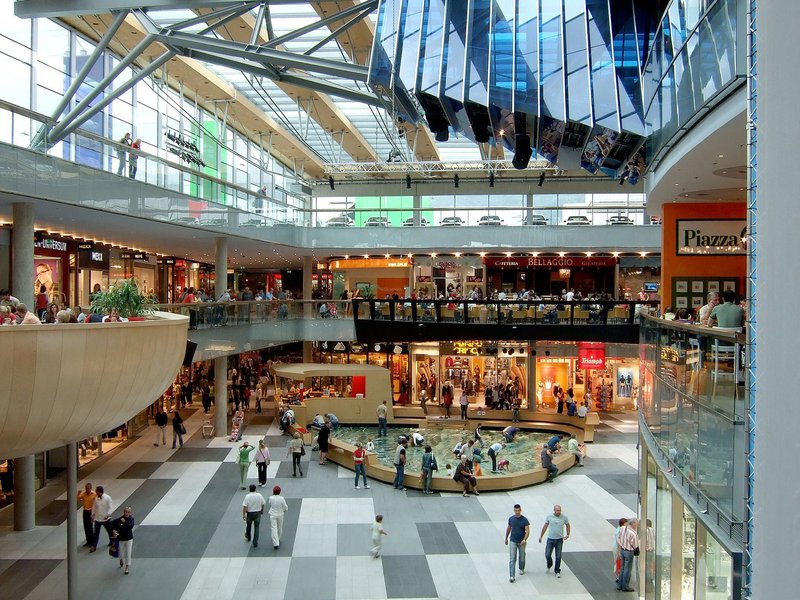 A Associação Brasileira dos Shopping Centers (Abrasce) prevê alta de 7% nas vendas deste final de ano em comparação com o ano passado; o índice é resultado de pesquisa feita entre os associados em todo o país; o setor comemora a expectativa, já quem em 2016 a ampliação das vendas no período natalino foi de apenas 0,3% sobre 2015, ou seja, de estagnação; de acordo com o levantamento, as categorias que devem ter maior influência no crescimento das vendas serão vestuário, eletroeletrônicos e calçados