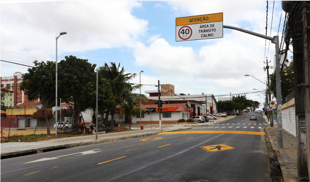 A segunda Área de Trânsito Calmo de Fortaleza, no entorno do Hospital Infantil Albert Sabin (HIAS), será implantada nesta terça (21) pelo prefeito Roberto Cláudio (PDT). O novo projeto vai contemplar as vias envolvidas com travessias elevadas para pedestres, prolongamentos de calçadas e sinalização especial, entre outras intervenções