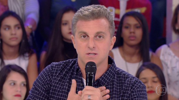 "Embora seus mentores possam ter em vista construir uma 'coelho na cartola' para ter um candidato com potencial de crescimento com o povão onde não consegue mais votos, o 'boneco' deste plano não é bobo e faz as contas das perdas inevitáveis e dos lucros possíveis", avalia o jornalista Fernando Brito, do Tijolaço, sobre a desistência da candidatura presidencial do apresentador Luciano Huck; "Assumindo a candidatura, mesmo com a promoção da mídia de pesquisas duvidosas, corre riscos em prejuízos imediatos e futuros. O maior deles é que firmar ainda mais a candidatura Lula como alternativa para que o país tenha em seu comando um governante com capacidade de fazer o Brasil sair do clima de “BBB” em que se encontra", diz Brito