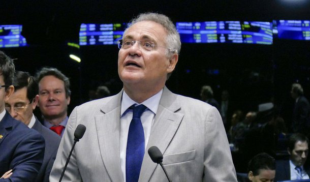 Em discurso no Senado, Renan Calheiros (PMDB-AL) cobrou empenho do governo e da Câmara para encaminhar a votação de leis que são priorizadas no Senado - caso da que acaba com os supersalários; para ele, essa questão deveria ser discutida antes da votação da Reforma da Previdência; “Como dizer que a reforma da Previdência deve anteceder ao cumprimento da Constituição que proíbe o pagamento de salários acima do teto?”, questionou; Renan Calheiros lembrou que juízes de primeira instância chegam a ganhar de R$ 200 a 400 mil reais num mês:  "Isso é um escárnio e só vai ser resolvido quando as matérias que o Senado prioriza sejam votadas na Câmara dos Deputados”, reclamou; veja vídeo