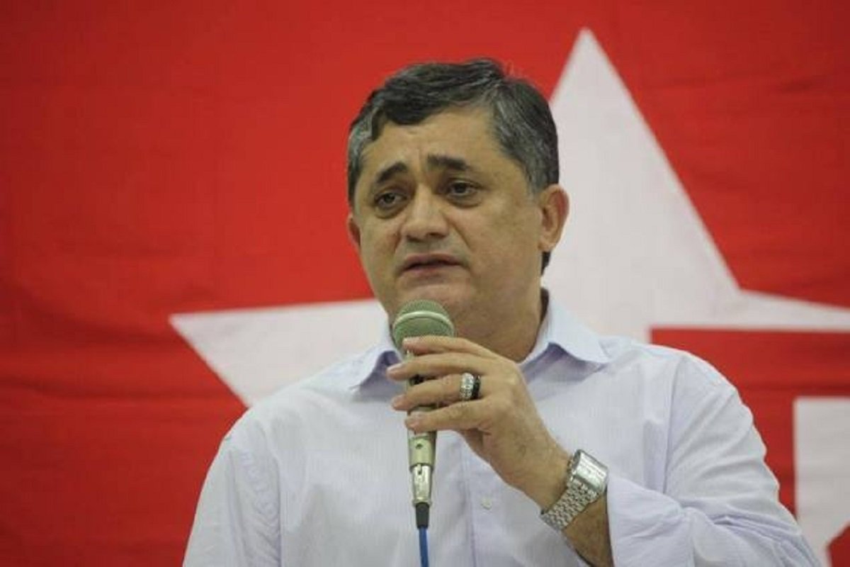 Em artigo publicado hoje (4), o deputado federal José Guimarães (PT-CE), denuncia a estratégia de Michel Temer para enganar a população sobre a Reforma da Previdência e diz que o objetivo do governo é beneficiar o sistema financeiro, com a venda de planos de aposentadoria privada