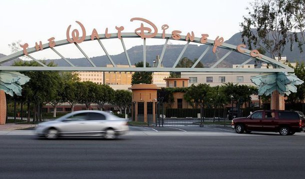 A Walt Disney concordou nesta quinta-feira em comprar os negócios de filmes, televisão e internacional da Twenty-First Century Fox de Rupert Murdoch por 52,4 bilhões de dólares em ações; ativos da Fox que serão vendidos para a Disney incluem as redes de filmes e de cabo da Twentieth Century Fox; a Disney também assumirá a dívida líquida da Twenty-First Century Fox de cerca de 13,7 bilhões de dólares