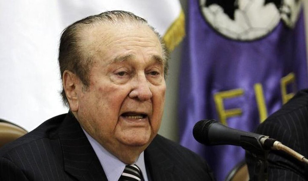 juiz de primeira instância do Paraguai autorizou nesta quinta-feira a extradição do ex-presidente da Confederação Sul-Americana de Futebol (Conmebol) Nicolás Leoz para os Estados Unidos, onde enfrenta acusações de subornos no âmbito de uma investigação de corrupção contra dirigentes de futebol