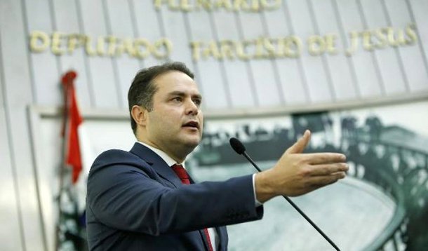Nova pesquisa do Instituto Falpe mostra o governador Renan Filho (PMDB) com uma folgada vantagem - 29,5% - em comparação ao seu principal perseguidor, o prefeito de Maceió, Rui Palmeira (PSDB), com 11%; a surpresa ocorre na disputa para o Senado, com Arnon "Filho de Collor" na liderança, com 19%, seguido pelo senador Benedito de Lira, 16,5%; levantamento foi realizado nos dias 16 e 17, em Palmeira dos Índios, no Agreste de Alagoas; a margem de erro é de 3% para mais ou para menos, o intervalo de confiança é de 95%; foram feitas 1.200 entrevistas