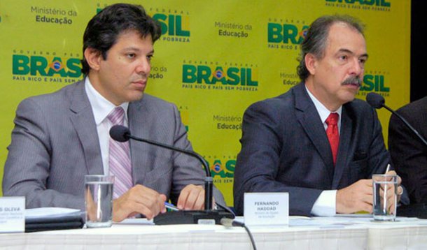 Em conversa com o ex-presidente Lula, o ex-senador Aloizio Mercadante defendeu a candidatura de Fernando Haddad ao governo de São Paulo pelo PT; Mercadante disse que o nome do ex-prefeito tem mais capacidade de ampliar o eleitorado do que o de Luiz Marinho, que já se lançou para o cargo