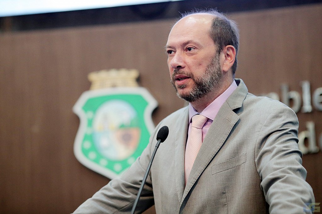 A decisão do juiz Fábio Medeiros Falcão de Andrade, da 24ª zona eleitoral, foi baseada numa ação movida por compra de votos contra Ivo Gomes (PDT) e sua vice, Christianne Coelho (PT). O prefeito de Sobral informou, em publicação no seu Facebook na noite desta segunda-feira (27), que irá recorrer ao Tribunal Regional Eleitoral. Ele poderá aguardar julgamento no cargo   