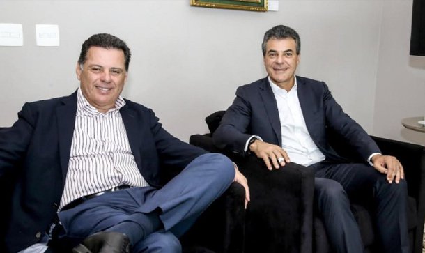 O governador Marconi Perillo e o governador do Paraná, Beto Richa, aproveitaram a reunião administrativa desta sexta-feira, 10, no Palácio Iguaçu, em Curitiba, para falar sobre os rumos do PSDB e da agenda da sucessão para a presidência nacional do partido, cuja convenção está marcada para 9 de dezembro; Marconi apresentou a Richa sua candidatura ao comando da legenda e afirmou estar em busca da unidade interna, em prol da construção de um programa de governo para o País. Os dois governadores são filiados no PSDB; “Marconi conta a com a nossa admiração e respeito, como de todo o partido, nessa missão de colocar o seu nome como candidato à presidência do nosso PSDB”, afirmou Richa