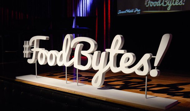 Estão abertas as inscrições para o FoodBytes! 2018 que ocorrerá em São Francisco, Montreal e Nova York tendo início em março; desde sua primeira edição mais de 1700 empresas se inscreveram para fazer um pitch para um público de mais de 2700 pessoas; a FoodBytes! é uma iniciativa do Robobank, um banco mundial de alimentos e agricultura dedicado à construção de um melhor futuro alimentar; a competição foi criada para que empreendedores inovadores, líderes de indústria, investidores e startups se reúnam promovendo um espaço para o empreendedorismo prosperar
 