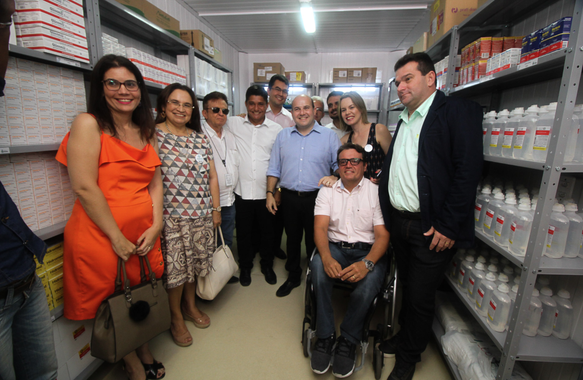 O Terminal do Papicu recebeu a quinta Central de Distribuição de Medicamentos, inaugurada ontem pelo prefeito Roberto Cláudio (PDT). O equipamento funciona como apoio às farmácias dos postos de saúde e tem como propósito reforçar o abastecimento dos 84 medicamentos prioritários. Nossa tarefa é garantir que os medicamentos básicos das unidades de saúde estejam estocados e garantir o acesso para a população de Fortaleza”, declarou o prefeito