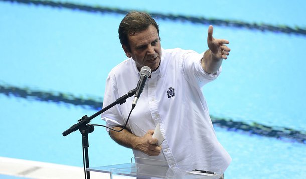 O ex-prefeito do Rio, Eduardo Paes, conseguiu uma importante vitória na justiça: é que será o Supremo Tribunal Federal (STF) que vai investigá-lo sobre o seu envolvimento no recebimento de propinas para a campanha eleitoral, segundo delações de executivos da Odebrecht; a construtora teria feito repasses para a campanha do seu candidato à Prefeitura do Rio, o deputado federal Pedro Paulo (PMDB); em troca, a empresa obteve facilidades em contratos relacionados aos Jogos Olímpicos de 2016