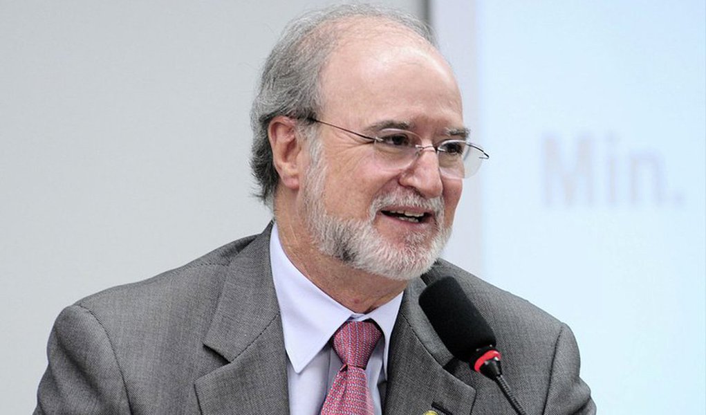 O Tribunal de Justiça de Minas Gerais (TJMG) negou os embargos de declaração, com efeito modificativo, apresentados pela defesa do ex-governador Eduardo Azeredo (PSDB); a defesa do tucano tentou anular a sentença já proferida de 20 anos e dez meses de prisão por peculato e lavagem de dinheiro no chamado mensalão mineiro