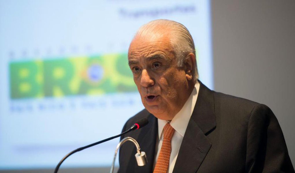 Os desembargadores do TRE-RJ mantiveram, por unanimidade, a prisão do presidente nacional do PR, o ex-ministro dos Transportes Antônio Carlos Rodrigues; os magistrados julgaram um habeas corpus impetrado pela defesa de Rodrigues, acusado dos crimes de falsidade ideológica, organização criminosa, corrupção passiva, extorsão e lavagem de dinheiro relacionados a um suposto esquema de caixa 2 na campanha de Anthony Garotinho ao governo do Rio de Janeiro em 2014