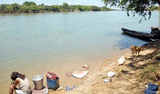 É real o risco do rompimento do dique do Rio Parnaíba, na altura do bairro São Joaquim, na zona Norte de Teresina, por conta do grande número de construções irregulares de imóveis, a maioria residências, ao longo da Avenida Boa Esperança; o alerta é da própria Prefeitura Municipal de Teresina, que encomendou um laudo técnico por recomendação do Ministério Público do Estado do Piauí (MPPI); o estudo feito por três especialistas confirmou que há risco de rompimento por desestabilização da estrutura; o dique protege cerca de 100 mil moradores dos bairros Matadouro, São Joaquim e Olarias
