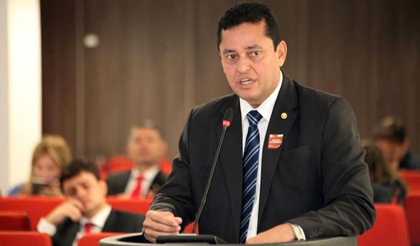 O procurador geral de Justiça do Piauí, Cleandro Moura, afirmou que o foco de atuação do Ministério Público será a segurança pública em 2018; “Será nosso foco para 2018. Já temos o Grupo de Atuação do Controle Externo da Atividade Policial, que está focado na avaliação da situação atual, das denúncias que chegam e buscando implantar uma segurança pública mais efetiva no Estado”, disse