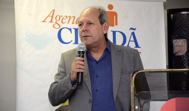 O prefeito de Araguaína, Ronaldo Dimas, anunciará nesta segunda-feira (4) que aceita o convite para ser o pré-candidato a governador pelo PR; o chefe do executivo confirmou a informação em reunião com os vereadores araguainenses nesta quarta-feira, 29