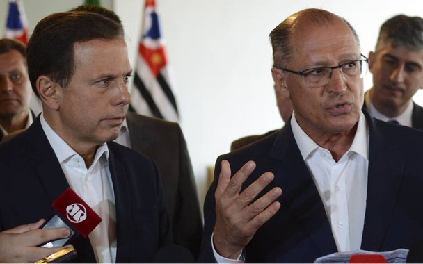 No PSDB já não é mais segredo que João Doria declarou guerra ao governador Geraldo Alckmin; em conversas com tucanos paulistas, o prefeito tem bombardeado Alckmin; interlocutores têm saído horrorizados com a má propaganda; segundo Rosângela Bittar, chefe de redação do Valor em Brasília, Doria não perde oportunidade de dizer que vem aí uma bomba, uma delação irrespondível, que esse "negócio de cunhado" é difícil... Enquanto espalha perfídias, o prefeito se solta pelo Brasil, não fica em São Paulo, e vai abrindo picadas para sua candidatura presidencial